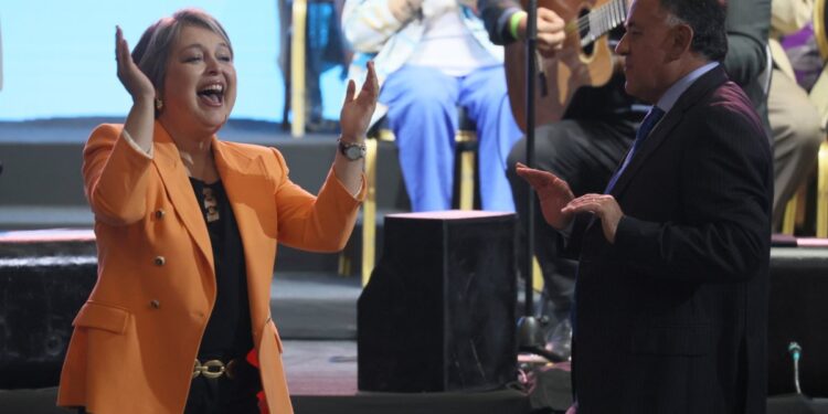 Exlíder de la DC denuncia al diputado Aedo por respaldar a Jara en busca de intereses propios.