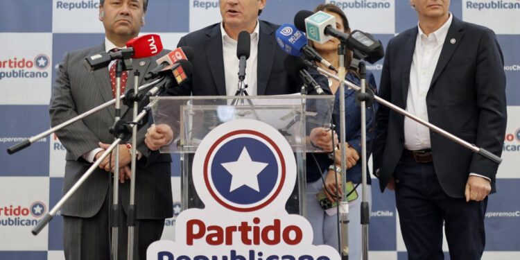 Republicanos formaliza acuerdo electoral con los partidos Nacional Libertario y Social Cristiano.