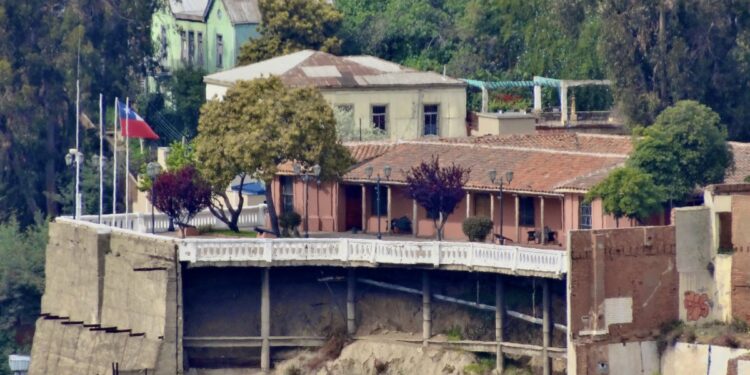 Comienzan las obras para preservar y acondicionar el castillo patrimonial San José de Valparaíso.