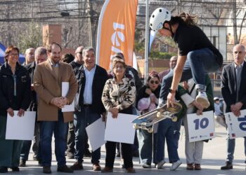 Municipio lleva a cabo exitosa clínica de skate en Huechuraba.