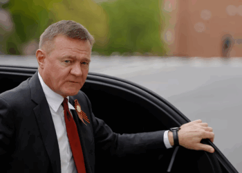 Encontraron muerto al exministro de Transporte de Rusia, Roman Starovoit, pocas horas después de su destitución por Putin.