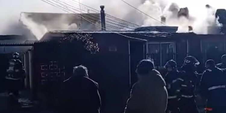 Dos viviendas se vieron afectadas por un incendio en la localidad de Los Ángeles.