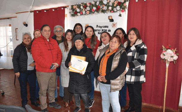 Gran curso de peluquería para las Jefas de Hogar triunfa en el barrio.