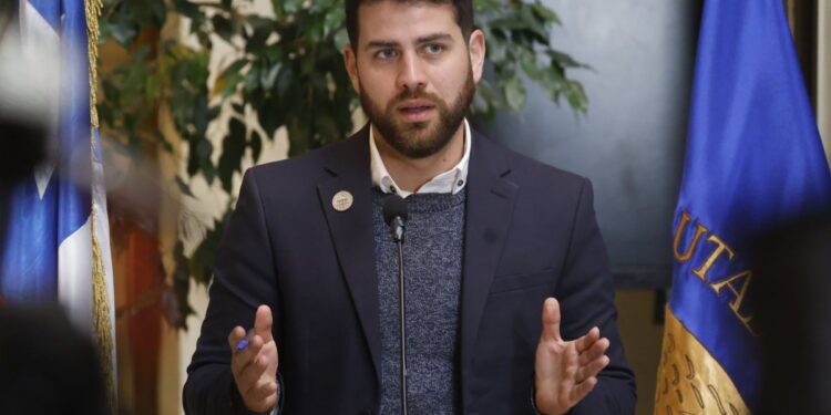 El Diputado Ibáñez respalda la salida de Etcheberry, pero resalta su labor en el SII.