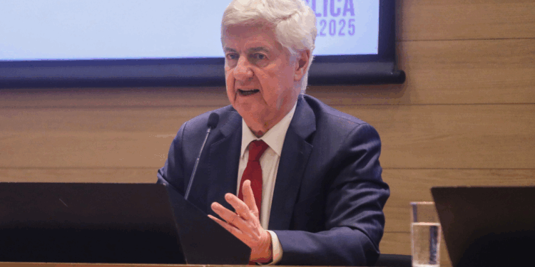 Nueve años sin registrar ampliaciones: Señalan falta de pago de contribuciones por parte del director del SII.