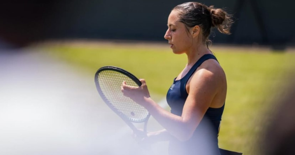 Wimbledon: Cocciaretto da la sorpresa y saca a la número 3 del mundo.