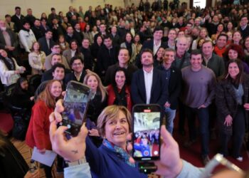 Evelyn Matthei refuerza su programa y desmiente las «mentiras» sobre su candidatura.