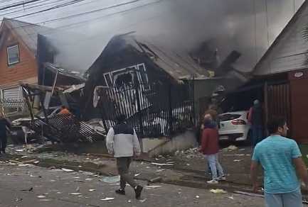 Explosión de gas en Temuco causa una muerte y daña ocho viviendas.