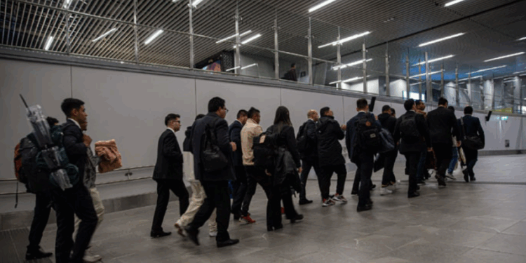 Chile deporta a 37 extranjeros, incluyendo a uno de los más buscados de Colombia.