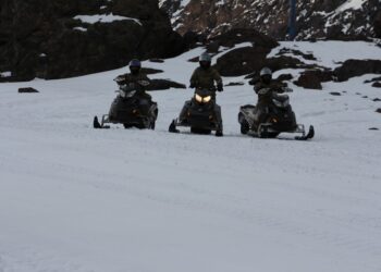 Ejército de Chile ofrece curso de rescate en nieve a los soldados del regimiento de Talca.