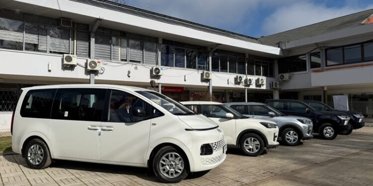 Más respaldo en el campo: Cinco vehículos se incorporan a la flota municipal de Parral.