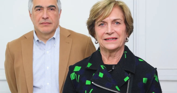 Evelyn Matthei pone en pausa la acción judicial por “campaña sucia”, pero lanza una advertencia clara.