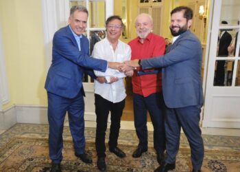 «Democracia Siempre»: El presidente Boric se reúne en el palacio de La Moneda con sus homólogos de Brasil, Uruguay, Colombia y España.