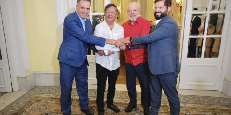 «Democracia Siempre»: El presidente Boric se reúne en el palacio de La Moneda con sus homólogos de Brasil, Uruguay, Colombia y España.