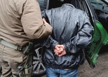 Sujeto que atacó a Carabineros con cuchillos resultó herido de bala tras denuncia por violencia intrafamiliar en Nacimiento.