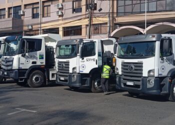 Los Ángeles fortalece su flota municipal con nuevos camiones y maquinaria para mejorar las vías rurales: inversión supera los $1,000 millones.