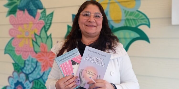 Jacqueline Constancio lanzó en Los Ángeles sus libros sobre transformación y el propósito de vida.