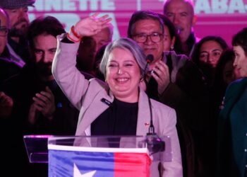 Jeannette Jara encabeza la encuesta para las elecciones presidenciales de 2025.