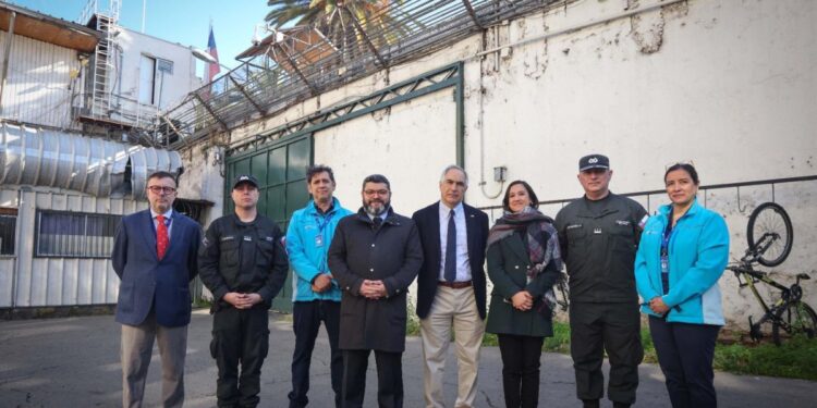 Senador Chahuán, luego de verificar el hacinamiento de internos en la ex Penitenciaría: «Se están infringiendo normas internacionales».