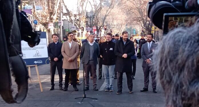 Municipalidades de Providencia y Recoleta sellan acuerdo para colaborar en seguridad.