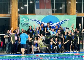 Talca festeja: El equipo máster de natación del Club Amateur se consagra campeón nacional por segundo año consecutivo.