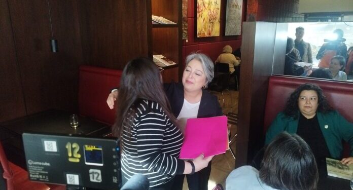 J. Jara y J.A. Kast hablan sobre la cumbre de dirigentes progresistas que se hará el lunes.