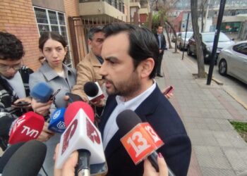 Ministro de Justicia asegura que no se enteró al tiro de la errónea liberación del sicario.