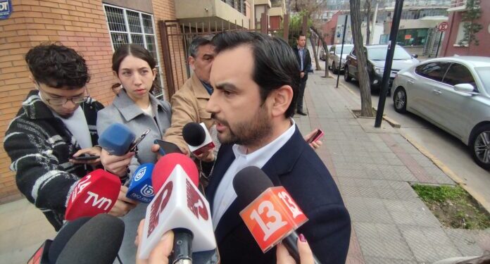 Ministro de Justicia asegura que no se enteró al tiro de la errónea liberación del sicario.