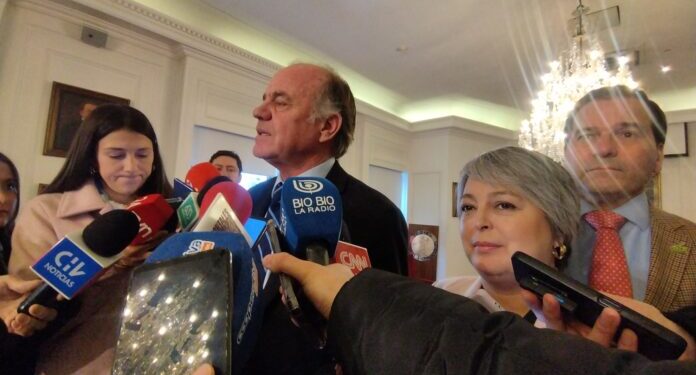 J. Jara manda señales de entendimiento a Óscar Landerreche y la DC.