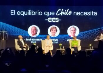 Movida jornada de foros entre los presidenciables con más respaldo.