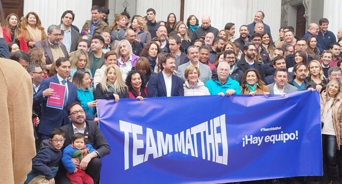 Evelyn Matthei recibe las pautas para su próximo programa de Gobierno.