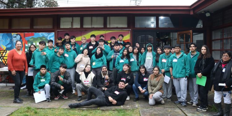 Estudiantes de The Mission College disfrutan de una experiencia inmersiva en la Galería Activa de BAJ Los Lagos.