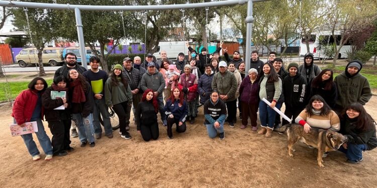 Estudiantes de la UMCE se interiorizan sobre la crisis sanitaria en Lo Herrera por falta de alcantarillado y elaborarán un informe.