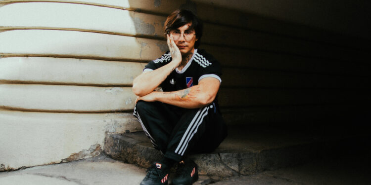 Sumérgete en la oscuridad y la desilusión con «A ver si te olvidas de mí», el nuevo sencillo de Fluidea.