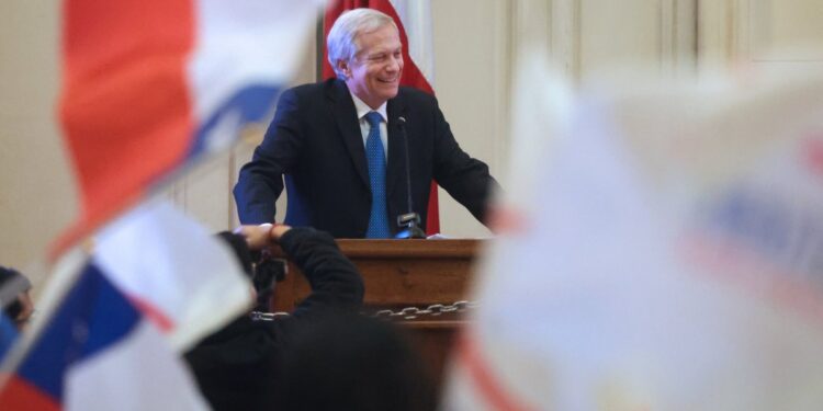 José Antonio Kast es designado candidato del Partido Social Cristiano y señala a Jeannette Jara como emblema del continuismo.