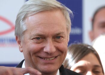 Encuesta Criteria: José Antonio Kast incrementa 5 puntos y se acerca a Jeannette Jara, a solo dos de distancia.