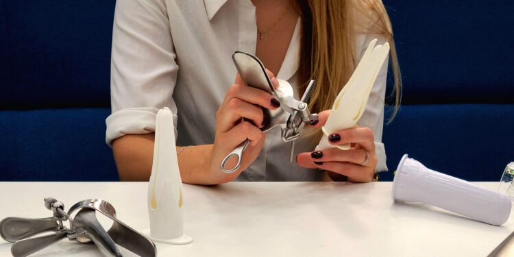 “Lilium”: El innovador espéculo vaginal que pretende eliminar el dolor y la incomodidad.