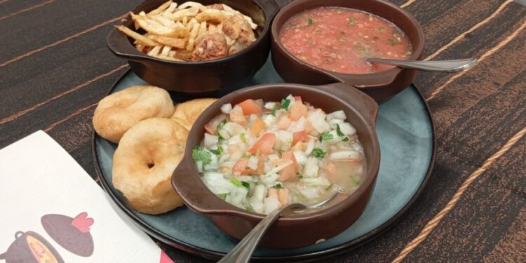 «La Pollona» obtiene una mención honrosa a nivel nacional y reafirma su lugar como plato emblemático de Los Ángeles.