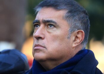 Mario Desbordes tras el desalojo de seis colegios en Santiago: «Estos jóvenes son los verdugos de la educación pública.»