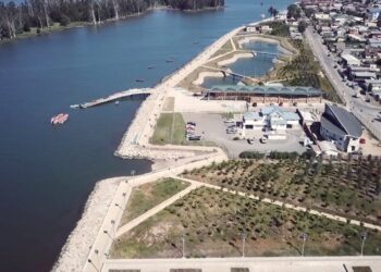 Cierre del Parque de Mitigación Fluvial en Constitución debido a alerta de tsunami.