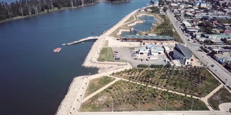 Cierre del Parque de Mitigación Fluvial en Constitución debido a alerta de tsunami.