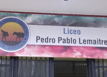 Ataque escolar en Punta Arenas: un estudiante de 16 años es apuñalado en el corazón.