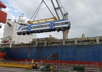 Cinco nuevos trenes rumbo a la región de Valparaíso fueron embarcados en China para el servicio Limache-Puerto.