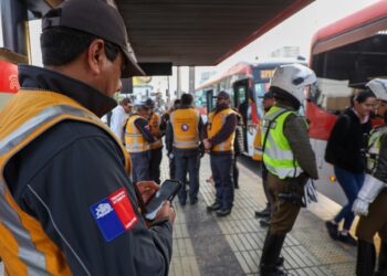 MTT lleva a cabo operativos masivos para chequear el pago del pasaje en los buses de Red Movilidad.