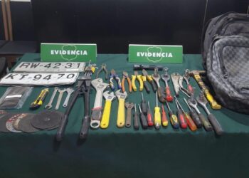 Detenidos tres hombres y dos mujeres que circulaban en vehículos robados en Zapallar.