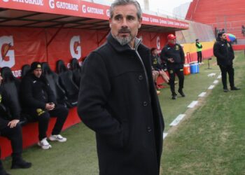 Miguel Ramírez no considera renunciar a pesar de señalar un incumplimiento por parte de la U. Española.