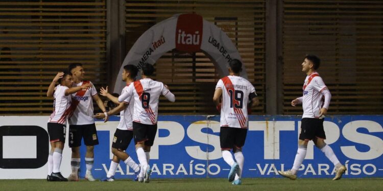 San Marcos cayó ante Curicó y puso en peligro su posición de líder en el Ascenso.