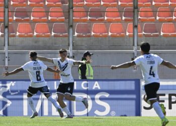 Santiago Morning superó a Cobreloa en el final del partido y dejó atrás la zona de descenso.