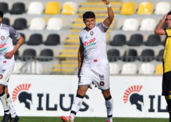 Deportes Limache hizo historia al vencer a Coquimbo y clasificó a semifinales de la Copa Chile.