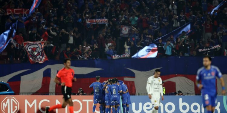 Conmebol inicia un expediente disciplinario a la U por el comportamiento de sus aficionados en el partido contra Guaraní.